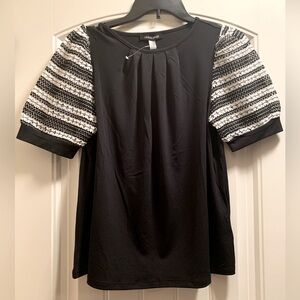 Cable & gauge women blouse. NWT.